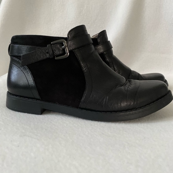 EasySpirit e360 Black Leather Size 6M Ankle Boot - Picture 1 of 16